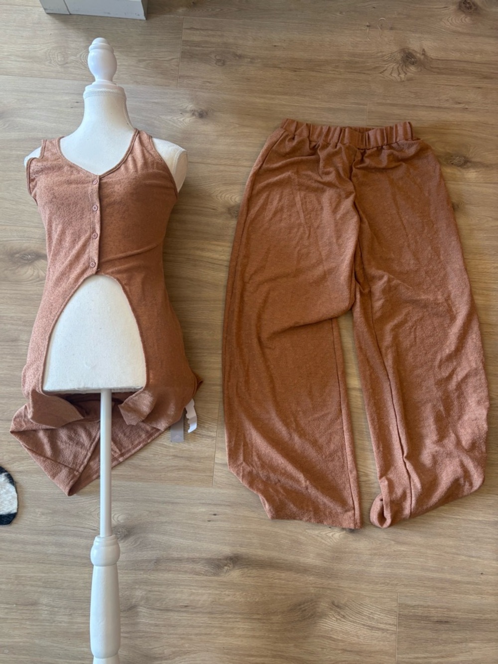 Missguided + Ribbed Track Pants in Rust Brown